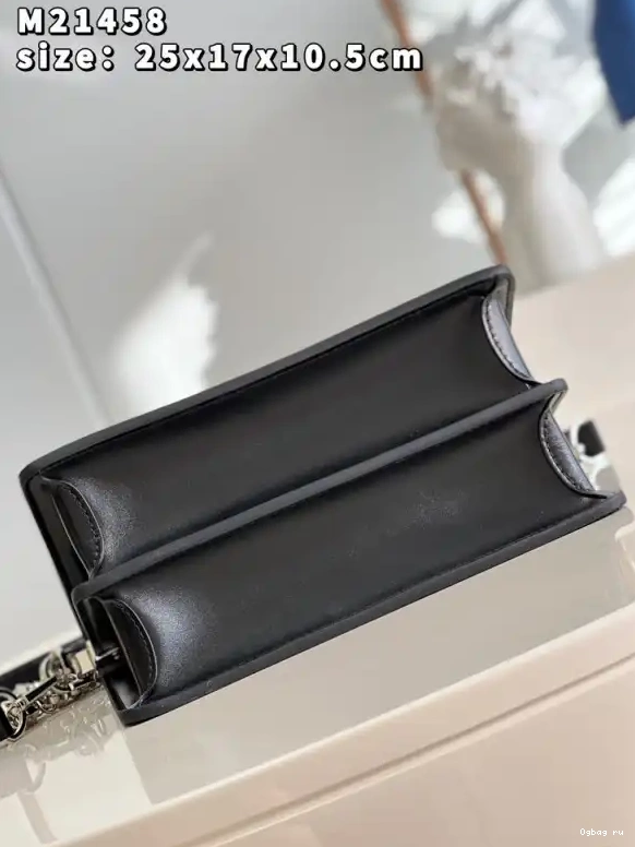 MM VUITTON LOUIS DAUPHINE 0617